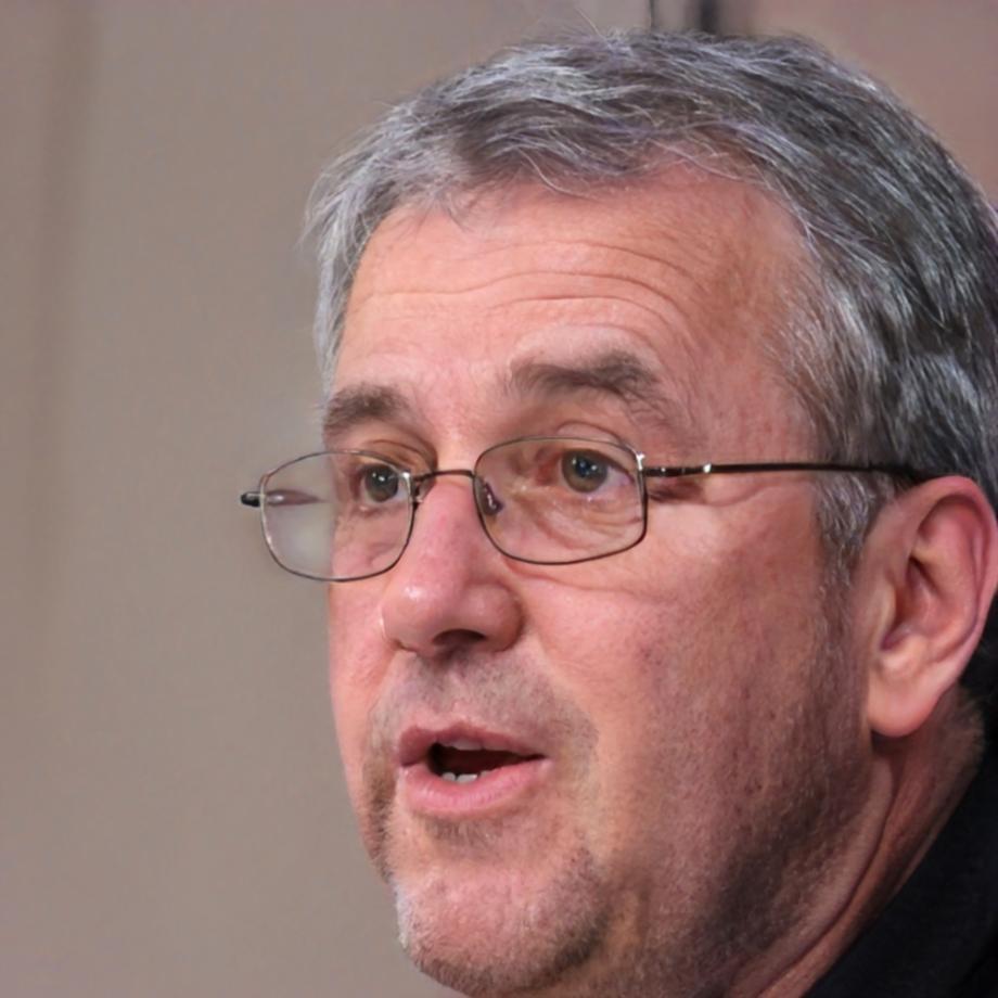 Portrait de Maxime Dubois, expert en stratégie d'investissement